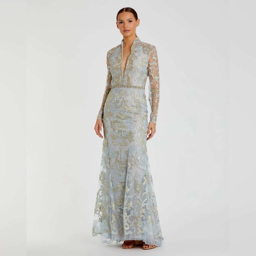 MAC DUGGAL
Long Sleeve Applique V-Neck Gown